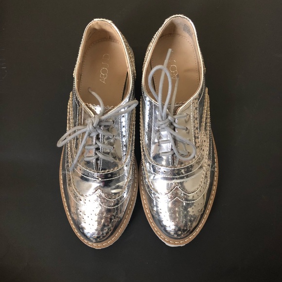metallic silver oxford shoes